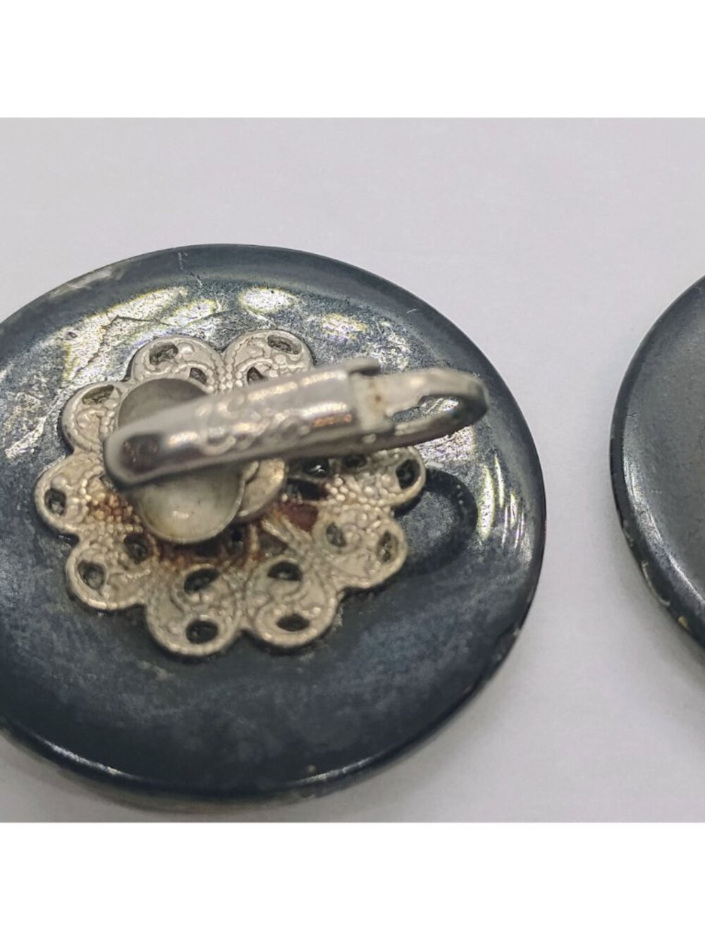 Vtg Coro Confetti Lucite Black Clip-on Earrings Silver Pink Aqua Glitter - Picture 5 of 6